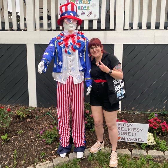 Meet your Posher, Liz - Picture 3 of 3